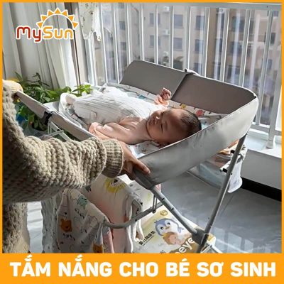 mua bàn giường cho trẻ em bé sơ sinh tắm sưởi nắng